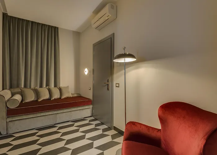 Otel Otivm 4*